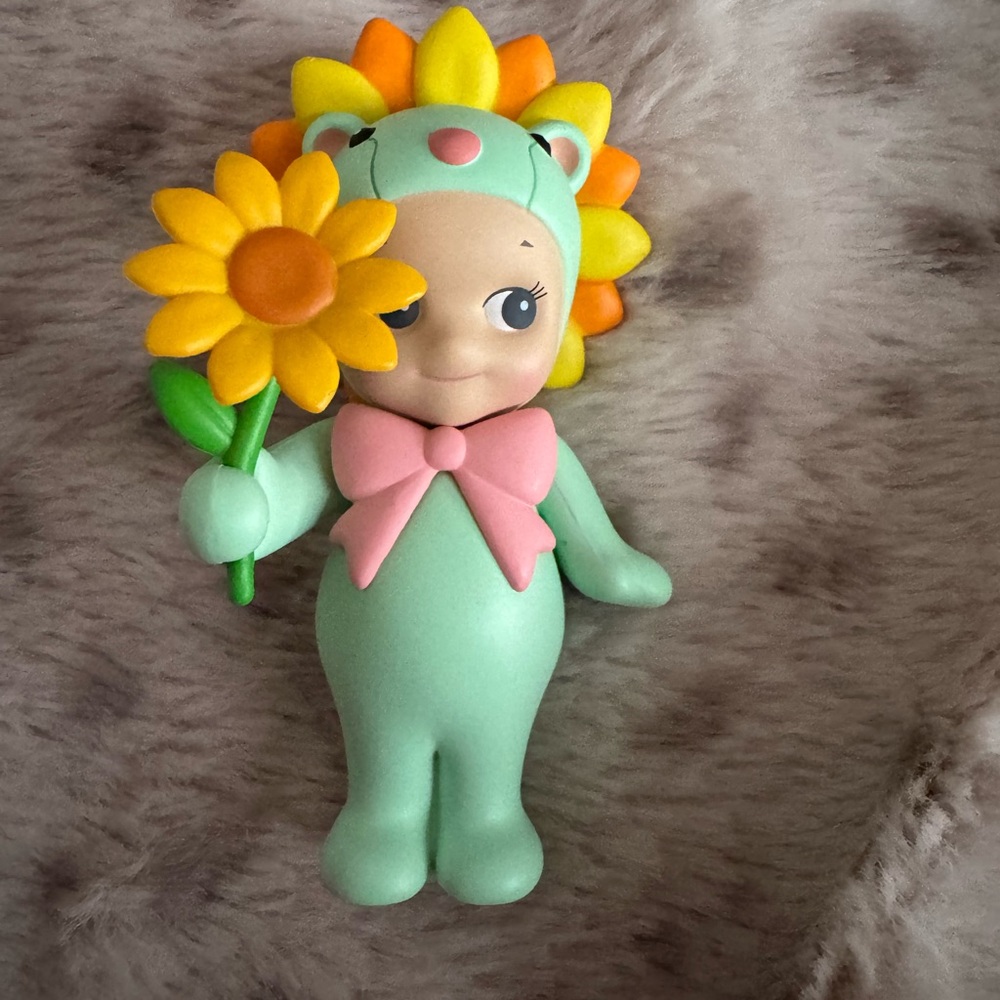 SONNY ANGEL SUNFLOWER LION MINT GREEN